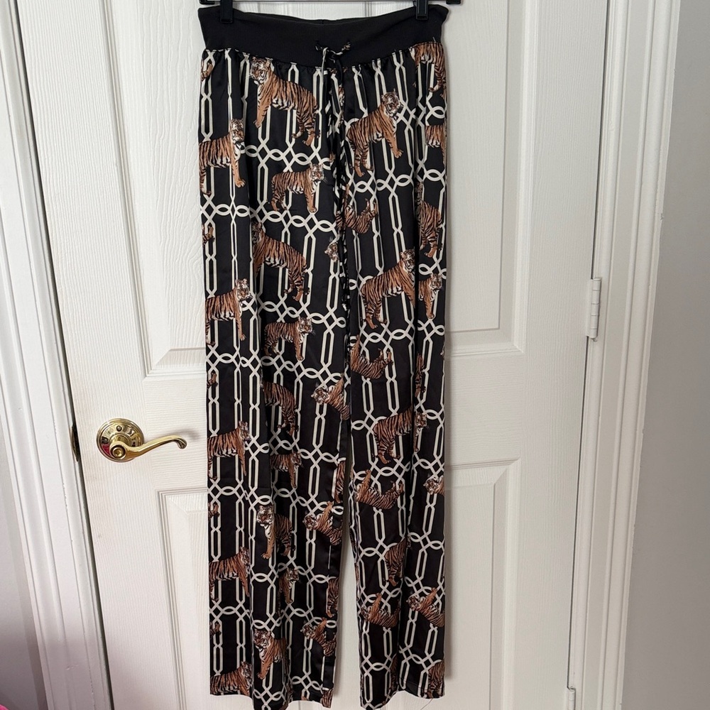 Stylish Black and Brown tiger Patterned Women's PJ Pants MEDIUM